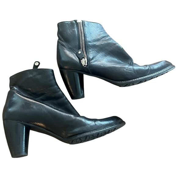 Vintage Stuart Weitzman Black Heel Leather Booties Size 9 - Picture 1 of 9